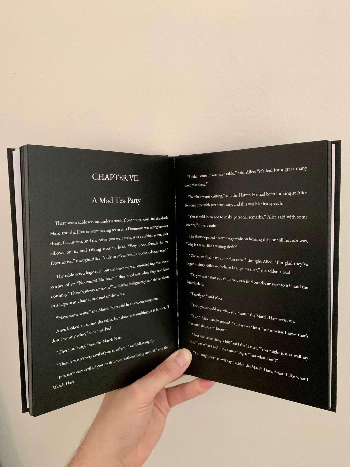 Alice's Adventures in Wonderland - Dark Edition Books