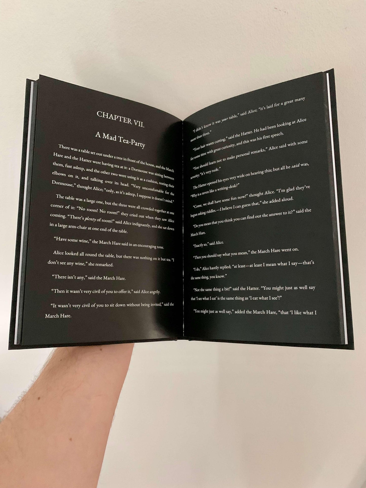 Alice's Adventures in Wonderland - Dark Edition Books